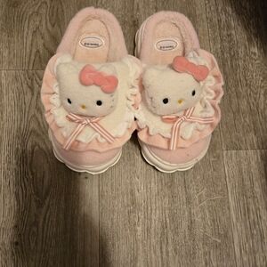 Womens Hello Kitty Slippers